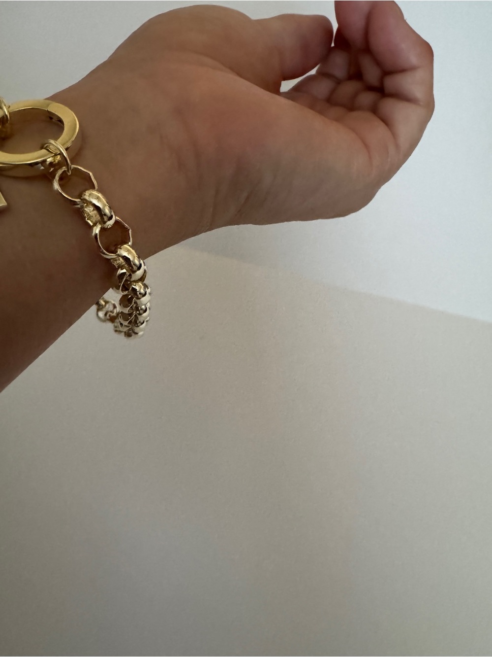 Quay Australia Shiny Gold Link Bracelet - Picture 6 of 11